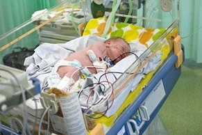 63 лікаря врятували життя смертельно хворому немовляті