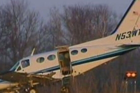 пасажир посадила літак після смерті чоловіка пілота