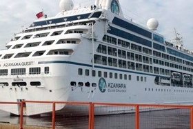 лайнер azamara quest прибув в порт в малайзії