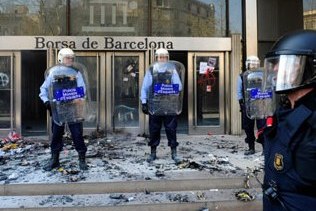 поліція подавило повстання робітників в іспанії