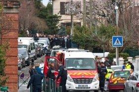 у франції в школі розстріляли чотирьох чоловік