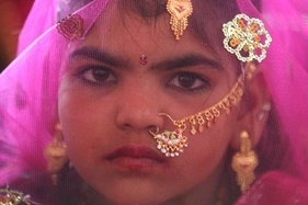 у індії 20 дівчаток видали заміж, рятуючи від рабства