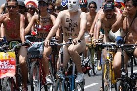 300 голих велосипедистів виїхали на вулиці ліми