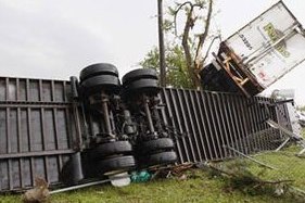 300 будинків постраждало від торнадо в сша