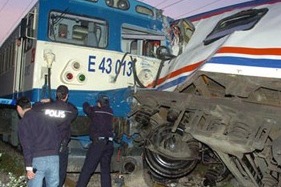 12 поранено в зіткненні двох потягів в туреччині